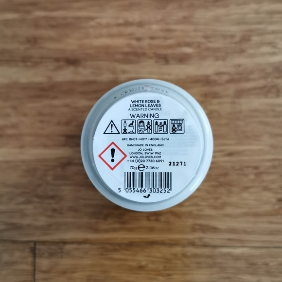 Jo Loves White Roses and Lemon Leaves candle - Picture 3 of 3